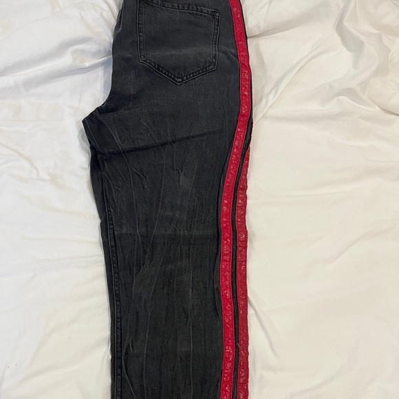 Too big & clearing out closet - Picture 4 of 5